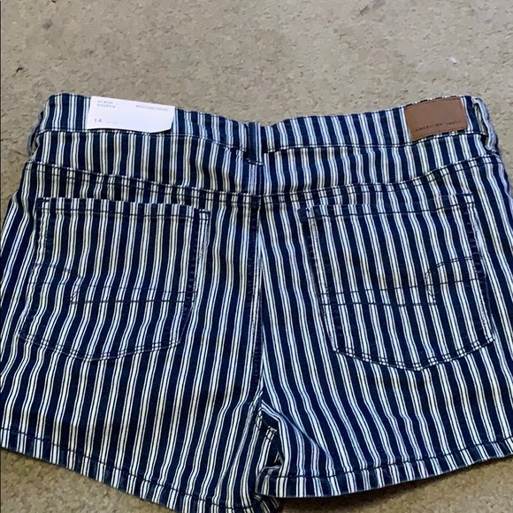 AE Striped Hi-Rise Jean Shorts - Picture 3 of 4